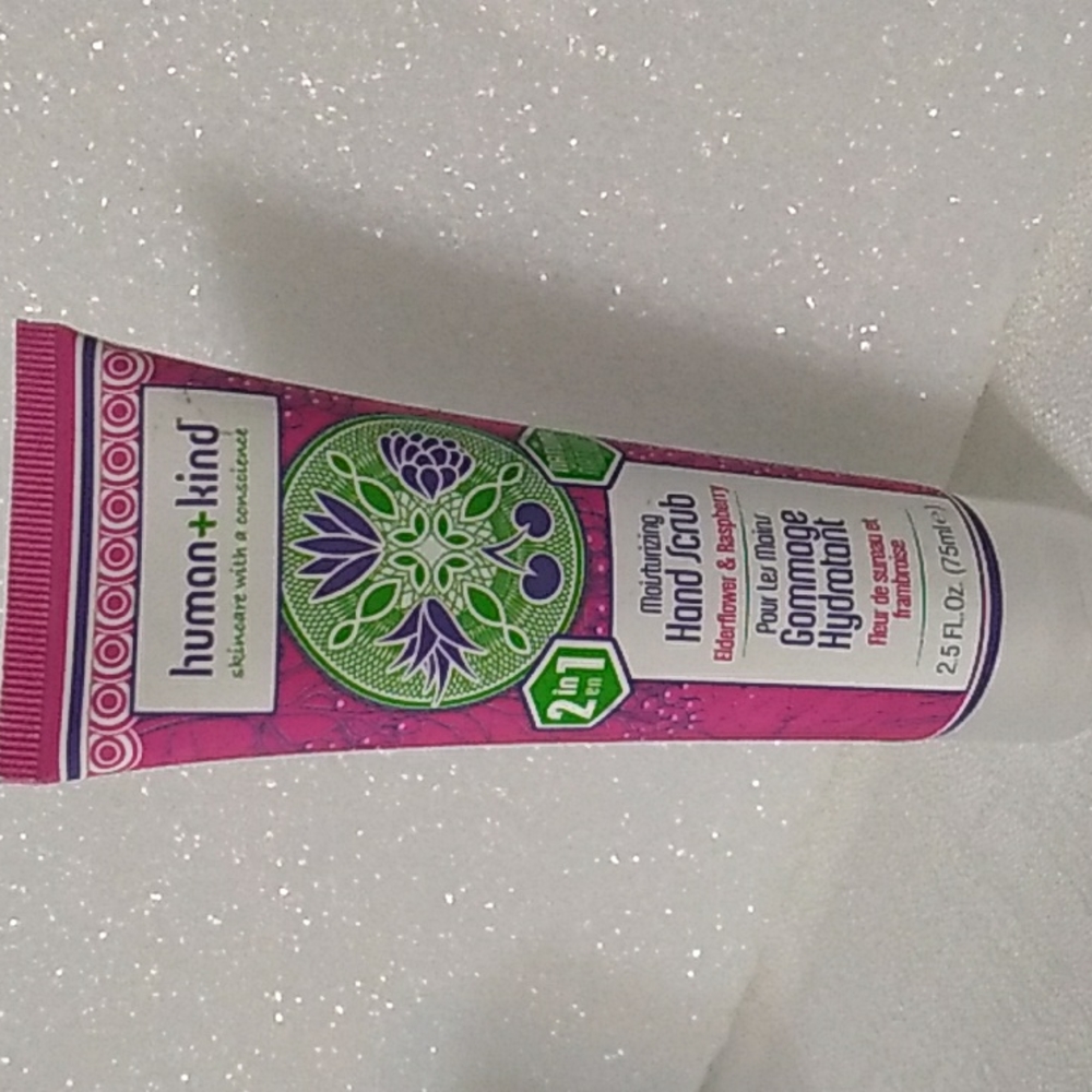Human + Kind Moisturizing Hand Scrub Elderflower & Raspberry - Picture 2 of 6
